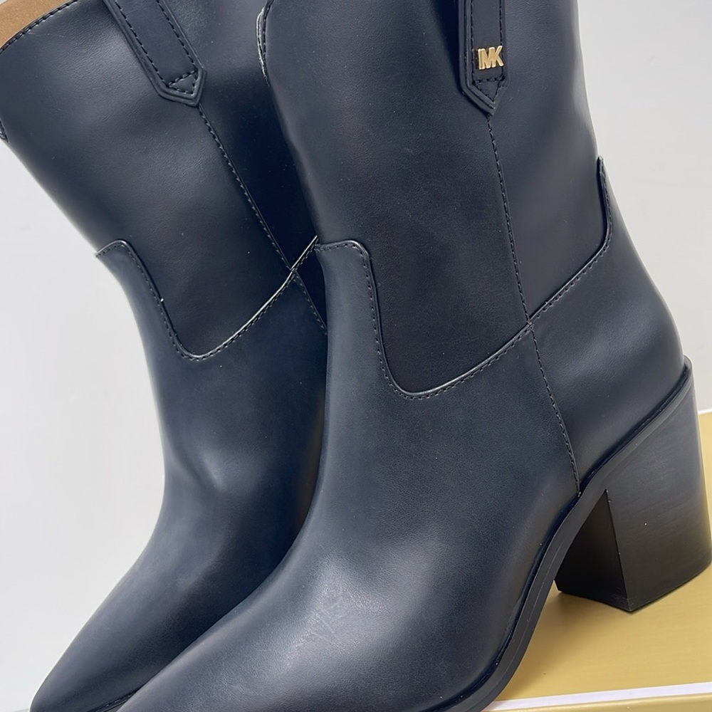 MICHAEL KORS WAVERLY HEELED BOOTIE FAUX LEATHER
49F4WVME5L
198102183704
BLACK - Picture 6 of 16